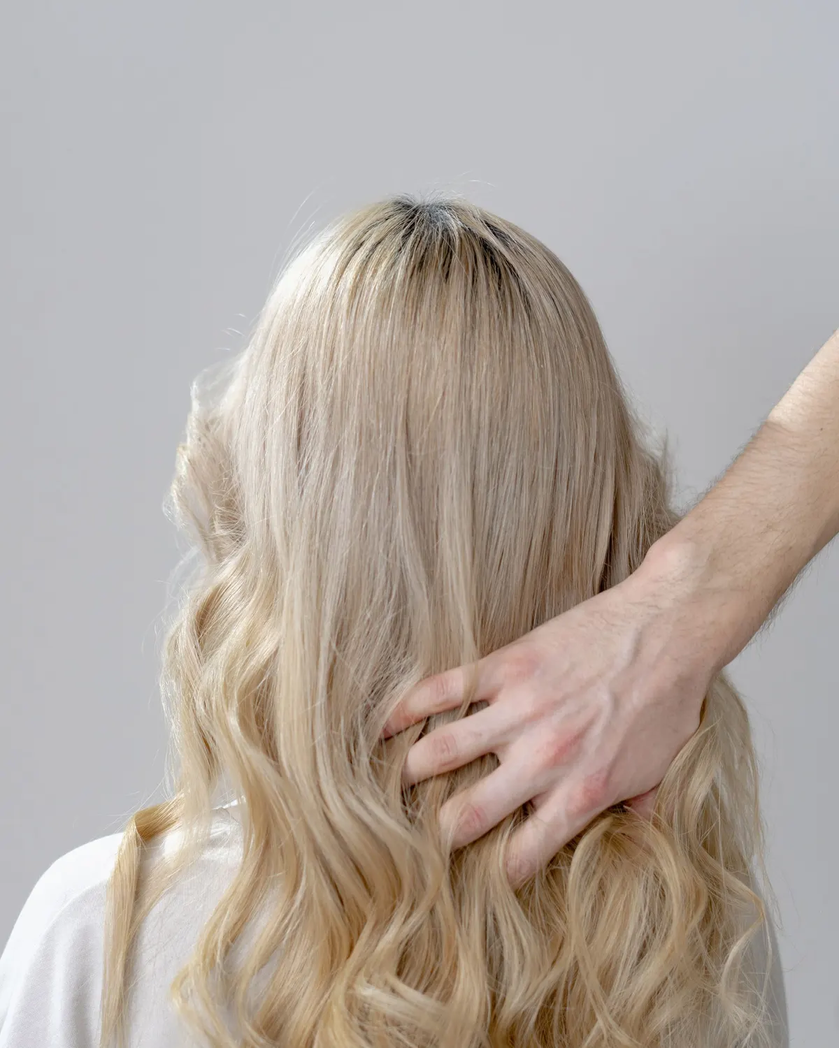 Popelavý blond